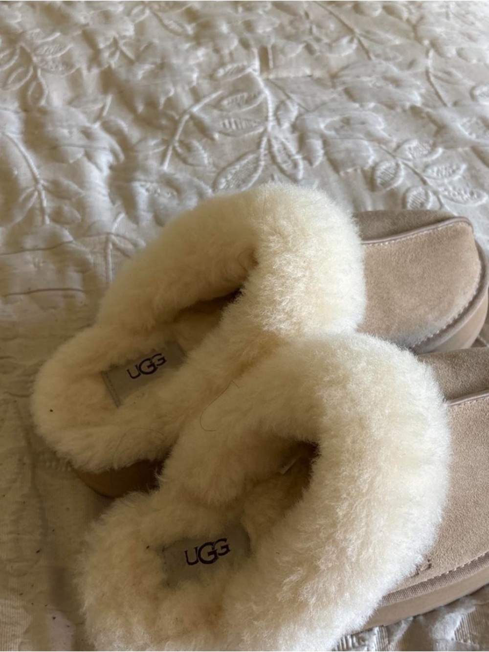 Ugg disquette sand slippers
